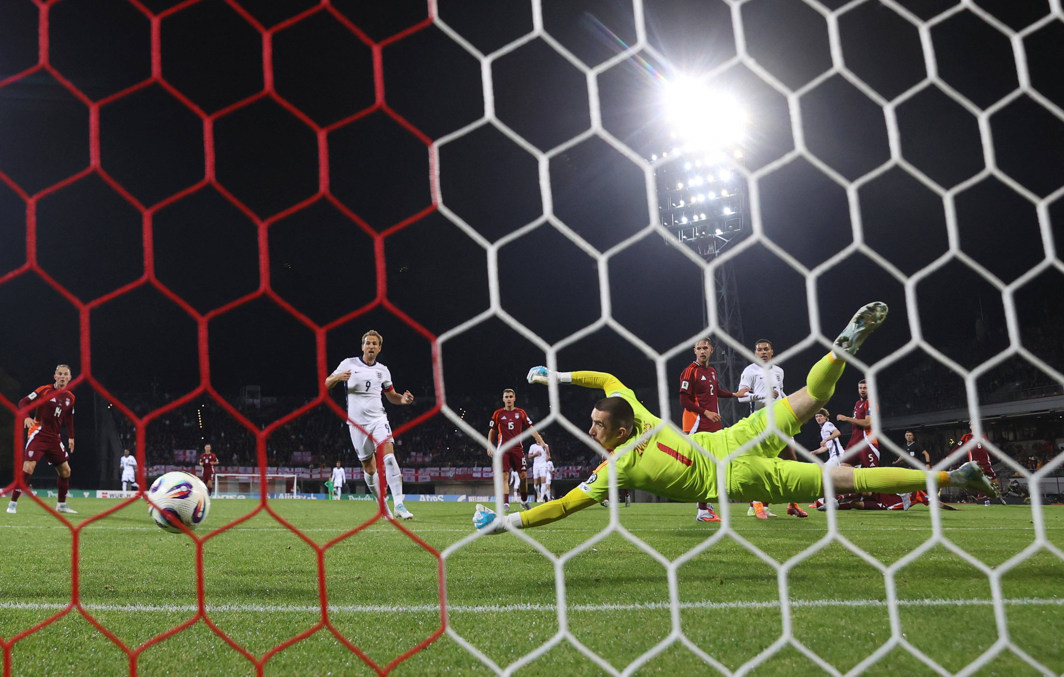 关于意大利杯赛程吃紧，法兰克福今晚刷新队史纪录，话题不断，阵容厚度经受考验的信息